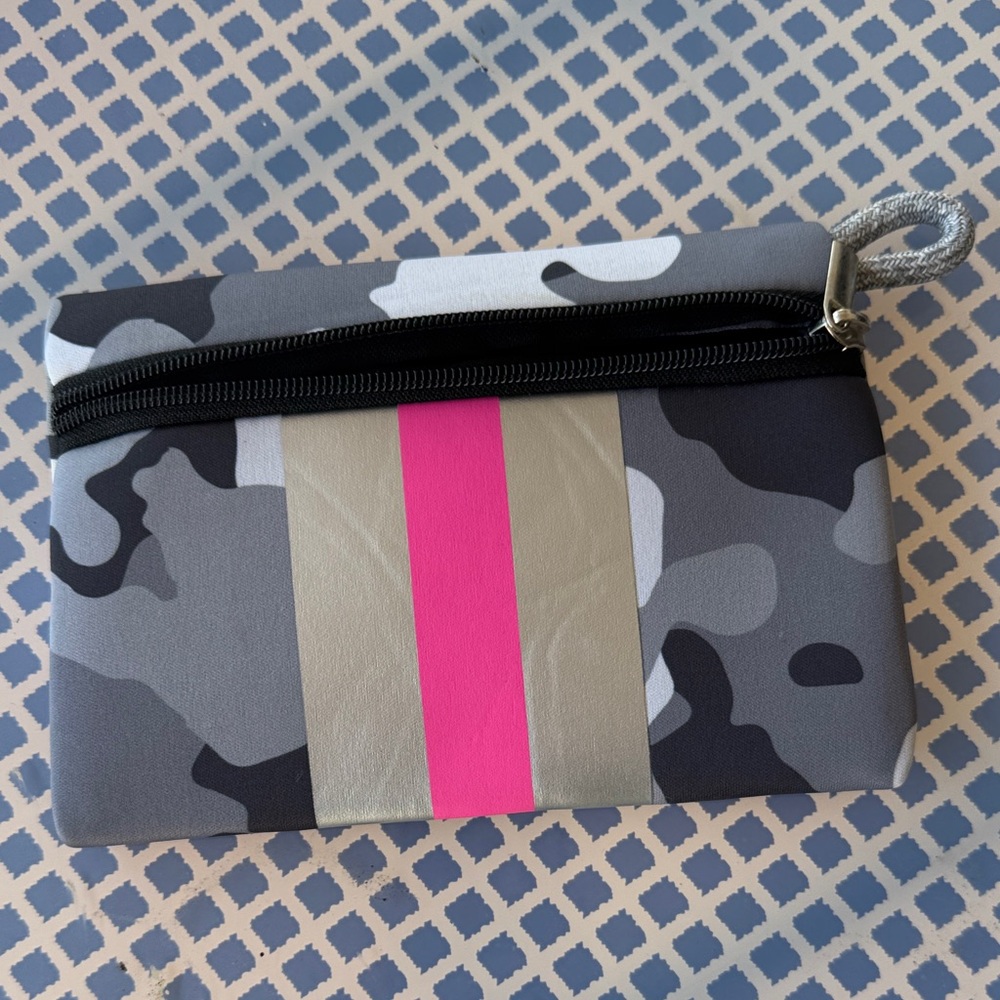 Camouflage Neoprene Bag with Pink Accent Stripe - Picture 3 of 5